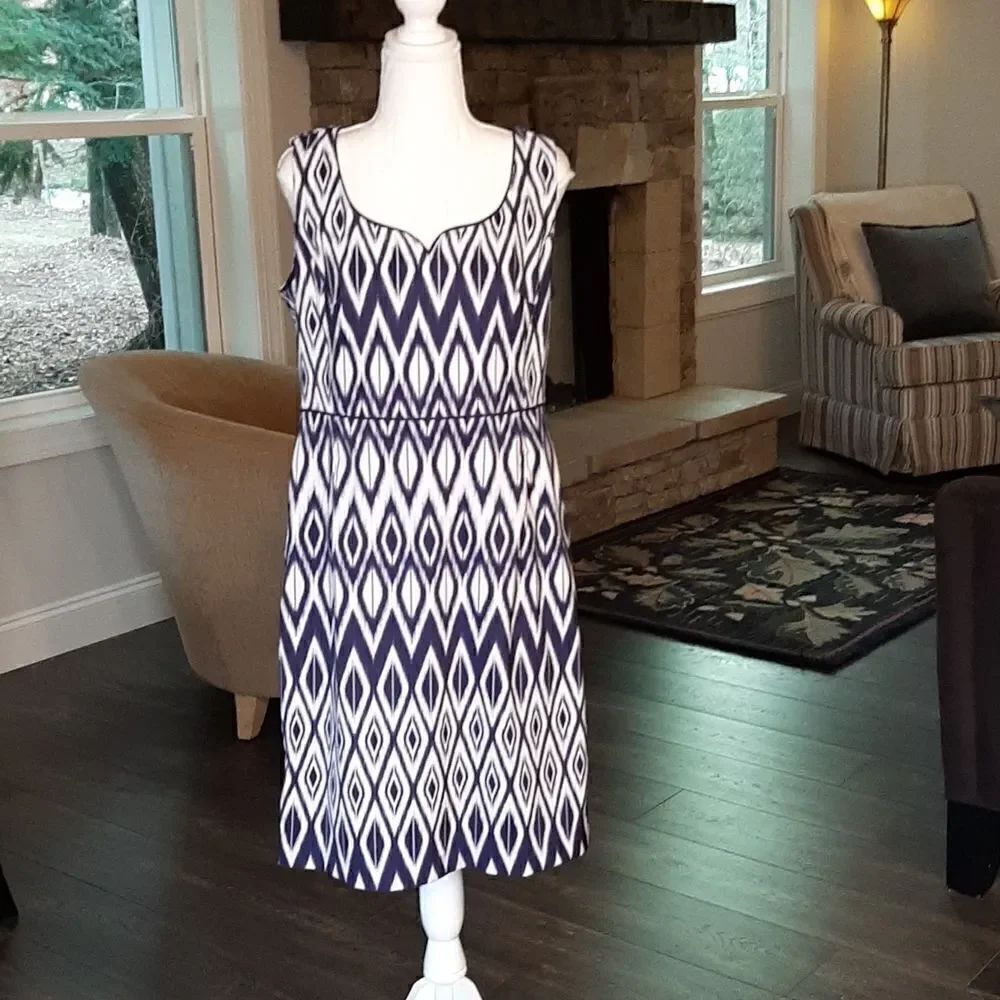 Dress Barn Size 12 Navy Blue and White Fully Lined Dress